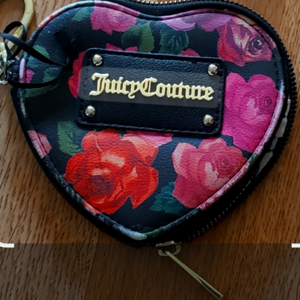 EUC LIKE NEW Juicy couture coin/wristlet wallet rises and heart keychain